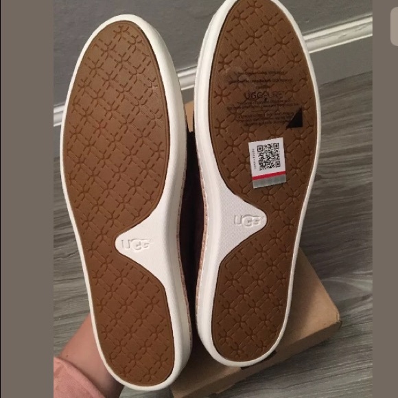 Ugg Carilyn Lace-Up Suede Sneaker Brown (Size 6.5 - Picture 6 of 8